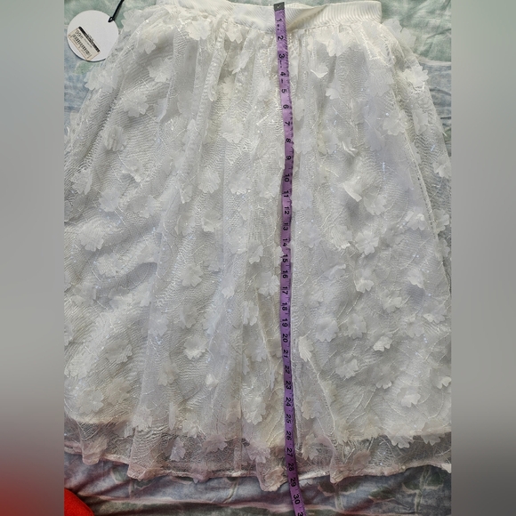 *NWT*REVE Elegant White Floral Skirt - Picture 5 of 13